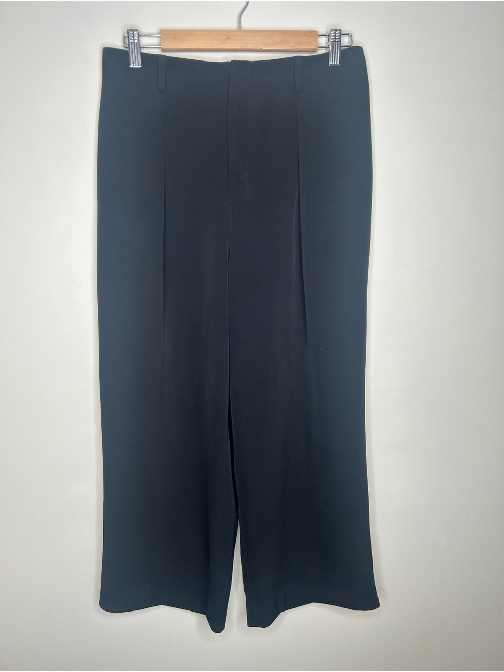 Uniqlo Women’s Black Pull On Wide Leg Elastic Waist Black Crop Pant Size L